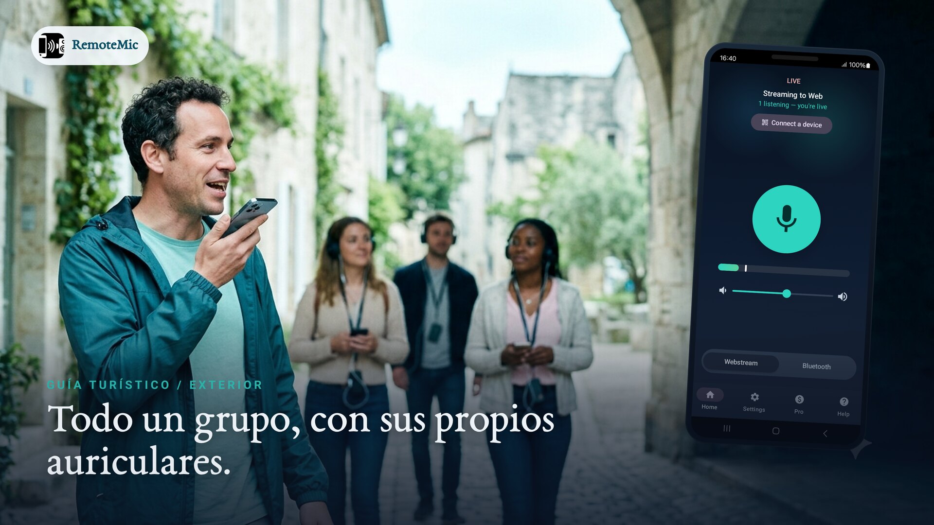 Guía turístico dirigiendo a un grupo que escucha con sus propios auriculares, sin Wi‑Fi